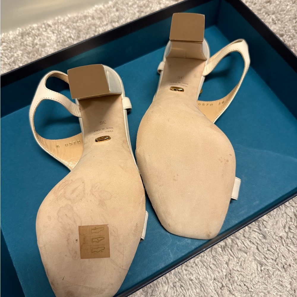 Sergio Rossi Beige Women's Sandals with Gold Accents - Picture 3 of 5